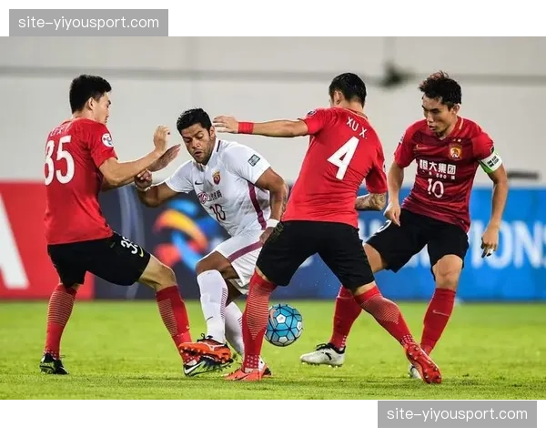 英格兰加拉格尔落选，中场防守硬度下降导致由攻转守时漏洞百出